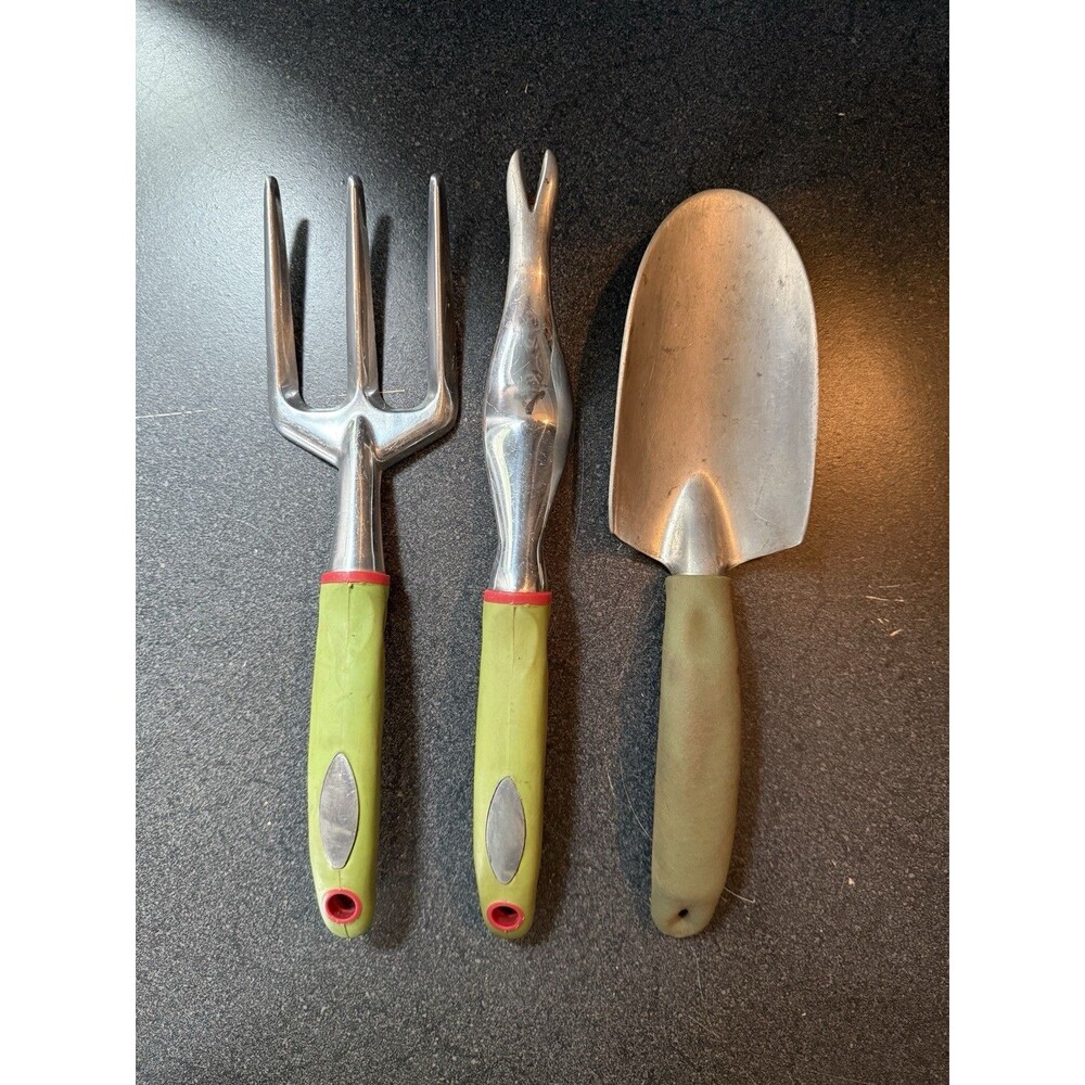 3 Piece Metal Garden Tool Set Trowel, 3-Tine Cultivator, 2-Tine Weeding Fork